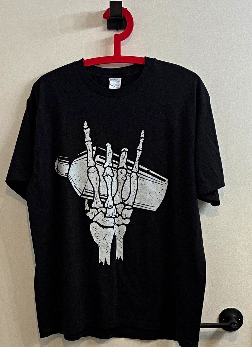 Halloween Bartender Shirt Skeleton Hand Rock Sign Shaker Mixologist Graphic Tee
